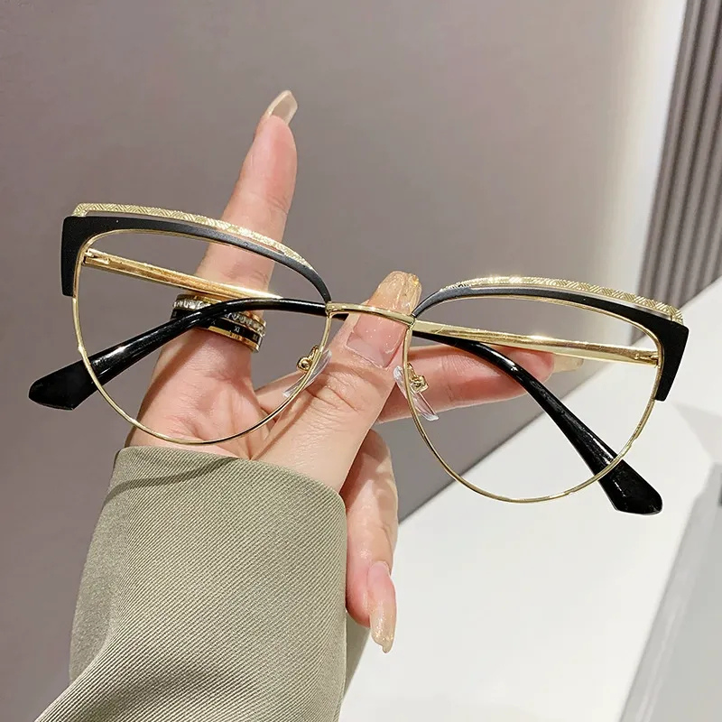 Celebrity Style Cat-Eye Trendy Eyewear - Pink Gold