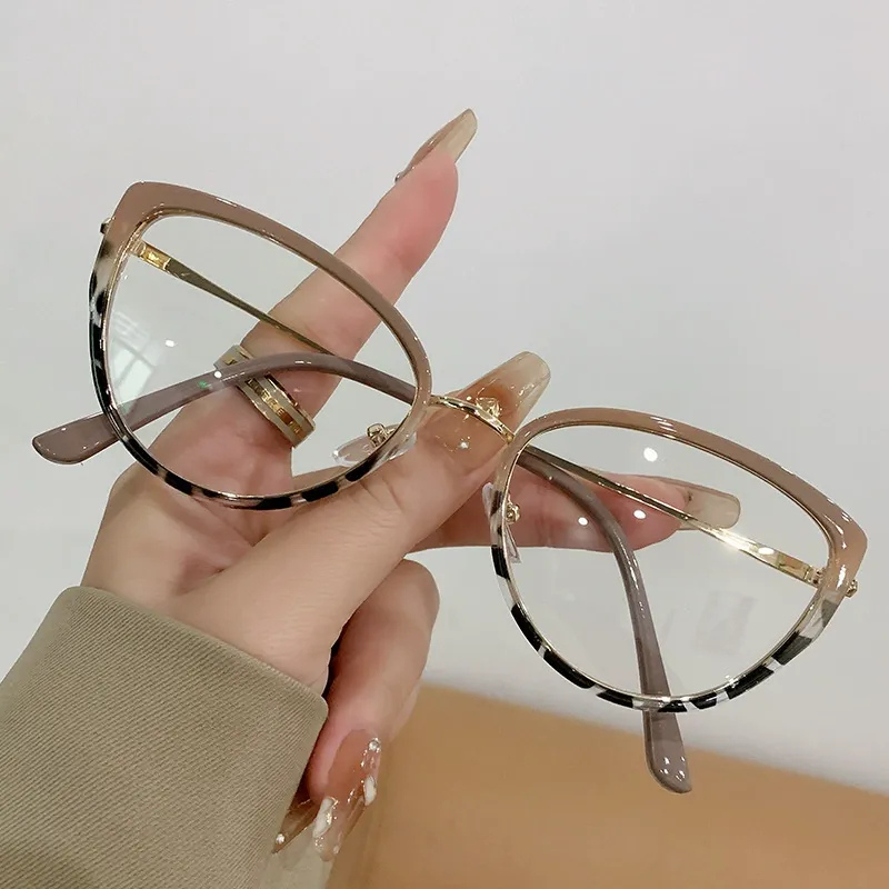 Cross-Border Fashion Photochromic Glasses - Tea Frame